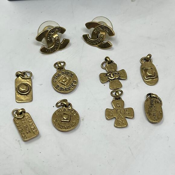 CHANEL Vintage AUTH Earrings Coco CC Logo GP Gold 4 pairs Charm Cross Swing - Picture 9 of 9